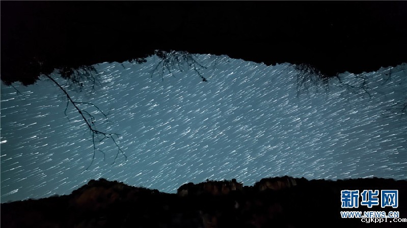 满船清梦压星河 赏云南抚仙湖壮美星轨