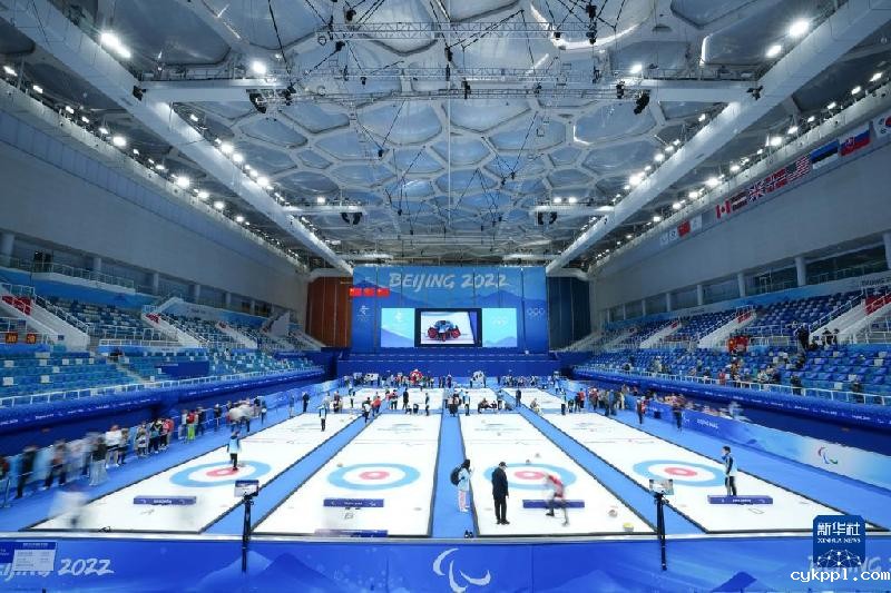 新华全媒+丨“冰立方”成为北京冬奥会首个开放公众体验场馆