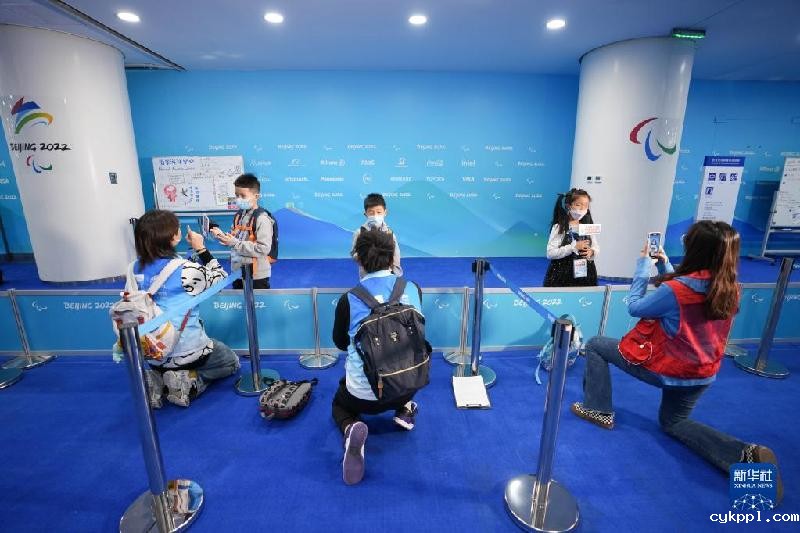 新华全媒+丨“冰立方”成为北京冬奥会首个开放公众体验场馆