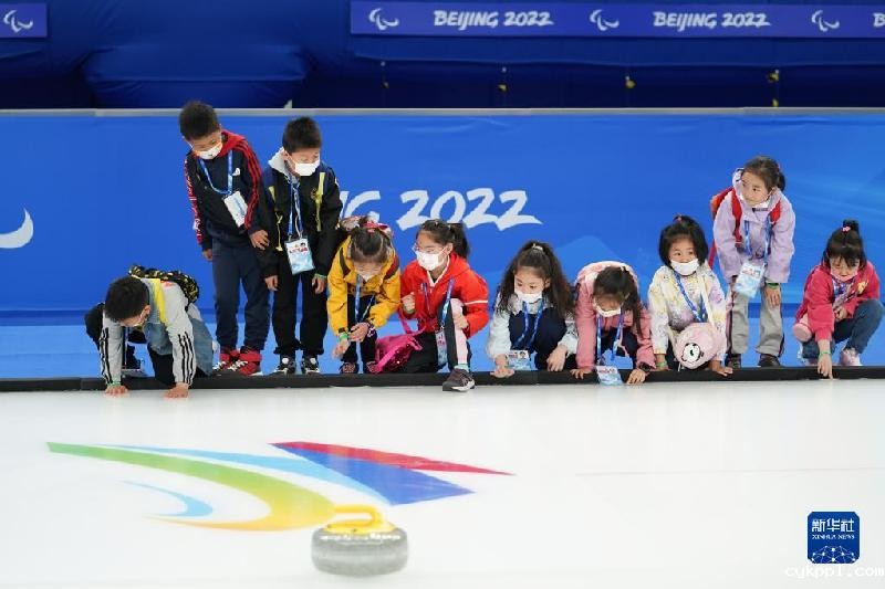 新华全媒+丨“冰立方”成为北京冬奥会首个开放公众体验场馆