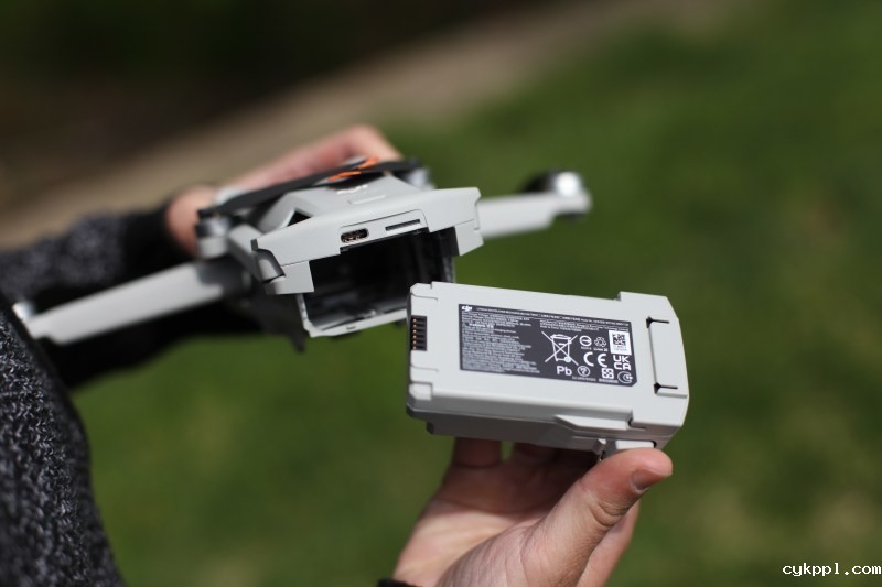 纯电动的无人机，是怎么慢慢治好续航焦虑的？