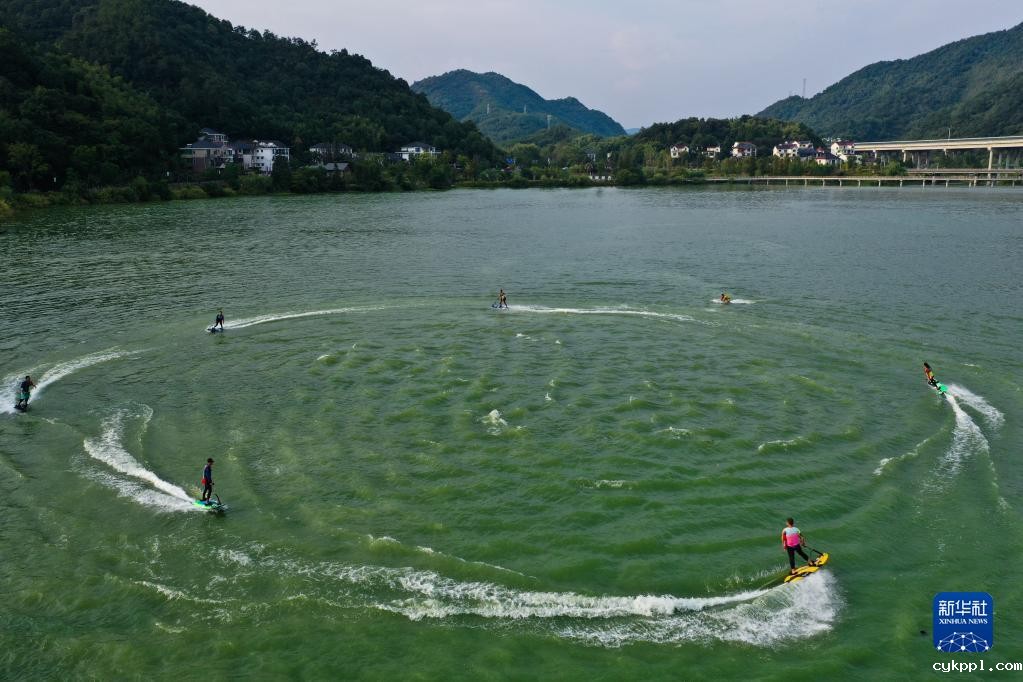 水上运动嘉年华 开启夏日清凉夜