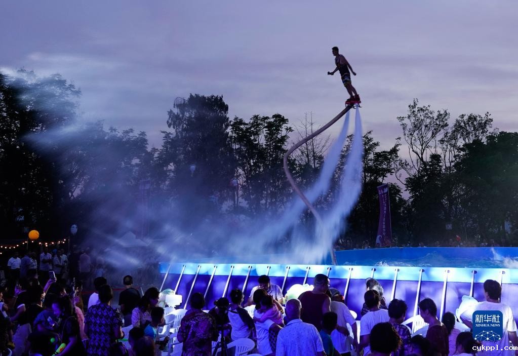 水上运动嘉年华 开启夏日清凉夜