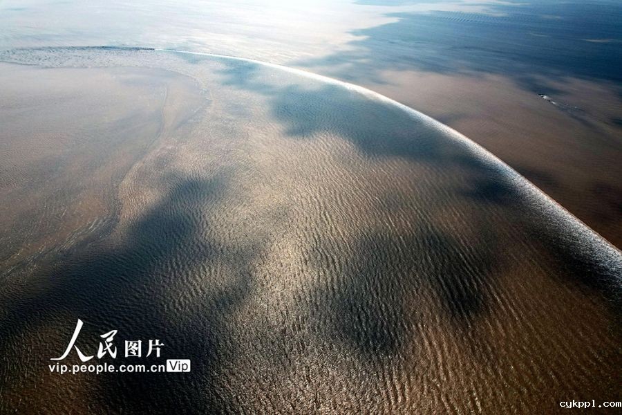 浙江海宁:钱塘秋汛“交叉潮” 浙江海宁:钱塘秋汛“交叉潮”