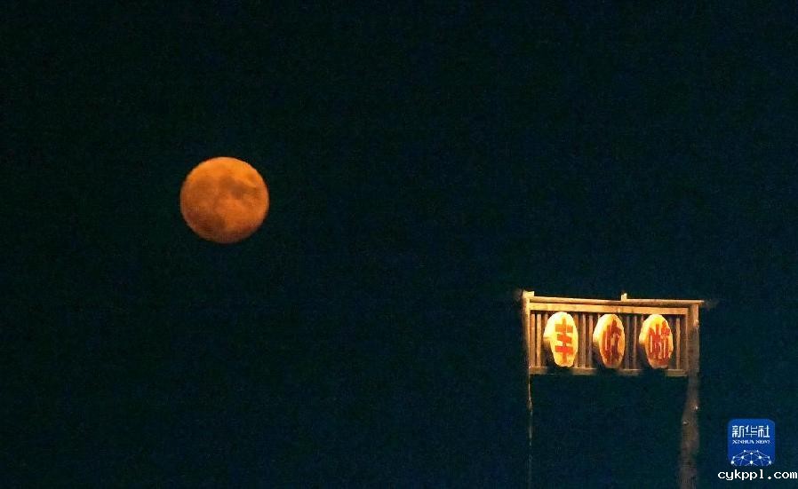 诗意中国——平分秋色一轮满,长伴云衢千里明