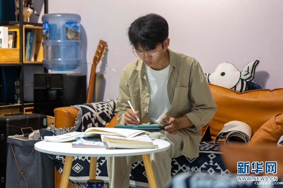 “95后”墙绘师回乡 把村子画成打卡点