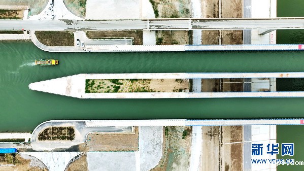河上有河！无人机带你鸟瞰“水上立交”