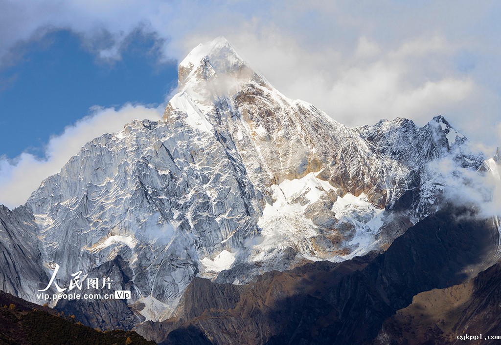 四姑娘山景区秋色如画 四姑娘山景区秋色如画