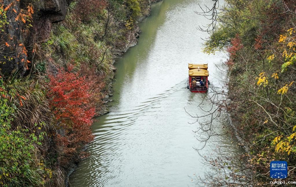 南京：斑斓“胭脂奇峡”