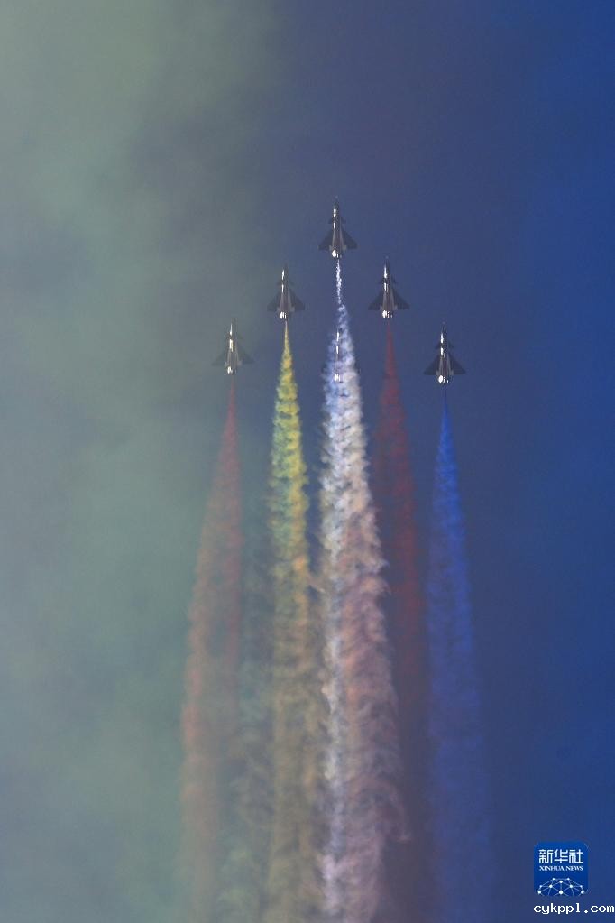 九万里风鹏正举——写在第十四届中国航展闭幕之际