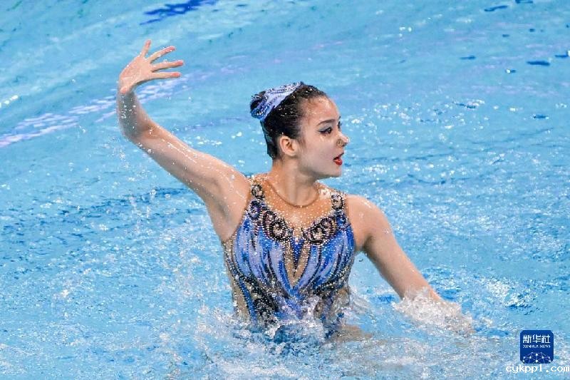 四川洲克花样游泳队夺冠