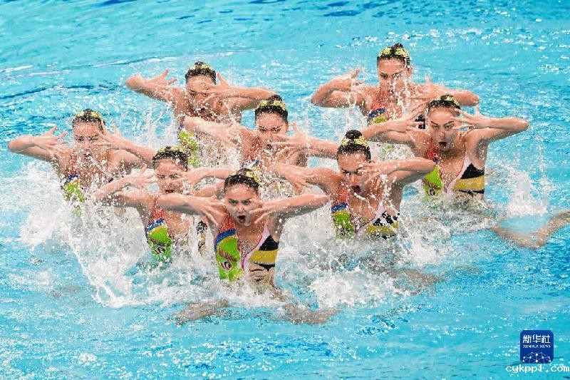 四川洲克花样游泳队夺冠
