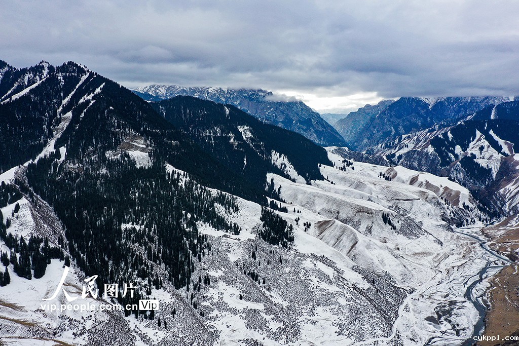 新疆呼图壁:雪后山河 壮美如画 新疆呼图壁:雪后山河 壮美如画