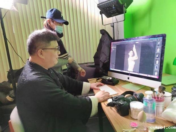 北京资深摄影师想为百个职业工作者免费拍摄肖像照：我想拍出普通人闪光的一面