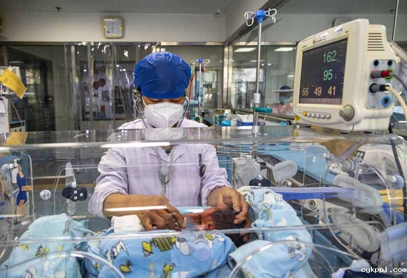 江苏泰州：坚守岗位过除夕