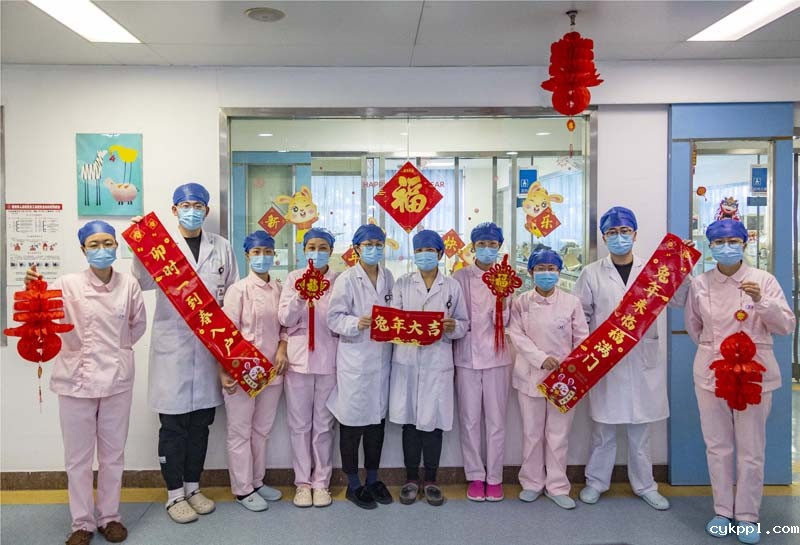 江苏泰州：坚守岗位过除夕