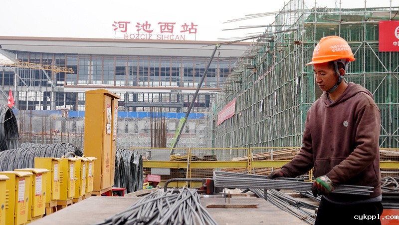 除夕，他们奋战在贵南高铁建设工地