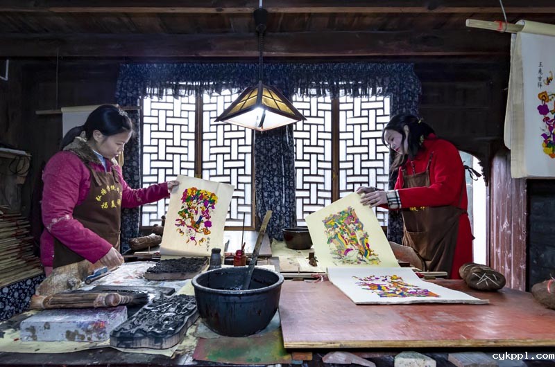 赶制年画迎新春 赶制年画迎新春