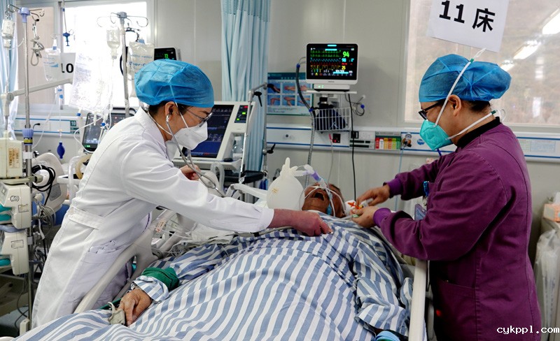 坚守岗位的白衣天使 坚守岗位的白衣天使