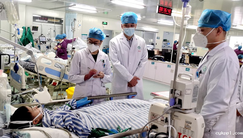 坚守岗位的白衣天使 坚守岗位的白衣天使