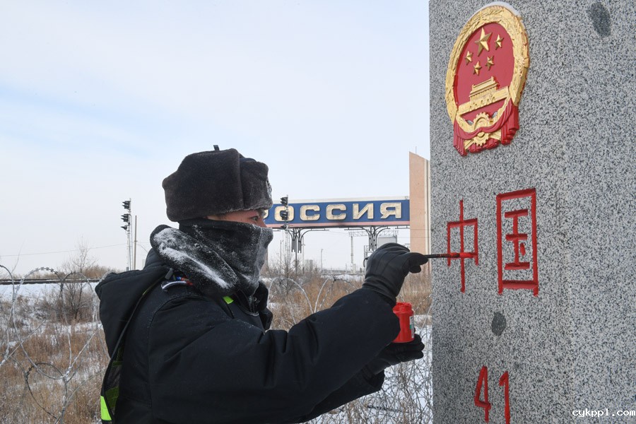 除夕:极寒下的坚守 除夕:极寒下的坚守