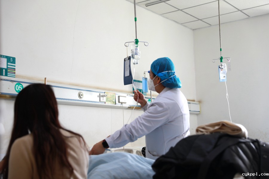 坚守“医”线 守护生命