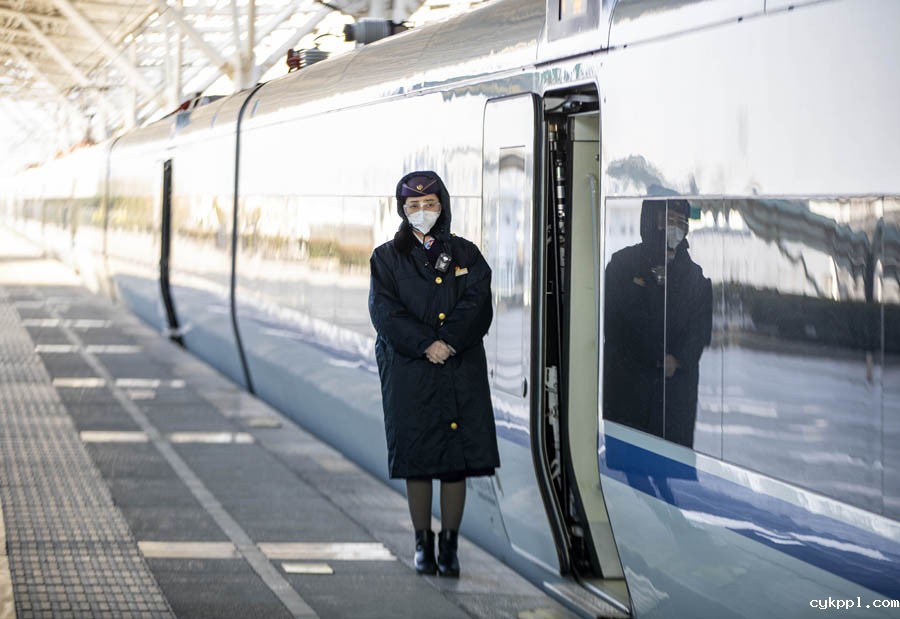 迎来春节返程客流高峰