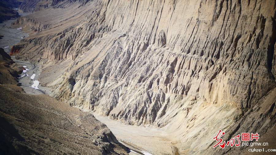 甘肃：探访祁连山——高台马营河大峡谷、小泉丹霞