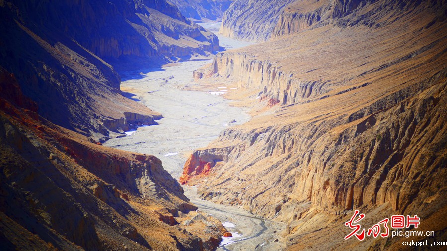 甘肃：探访祁连山——高台马营河大峡谷、小泉丹霞