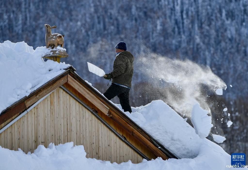 新华全媒+丨新疆四季:冬——“冰火”二重奏