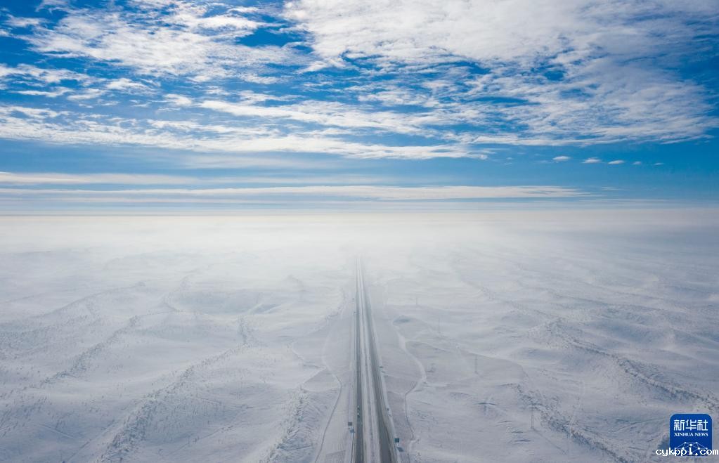 新华全媒+丨新疆四季:冬——“冰火”二重奏