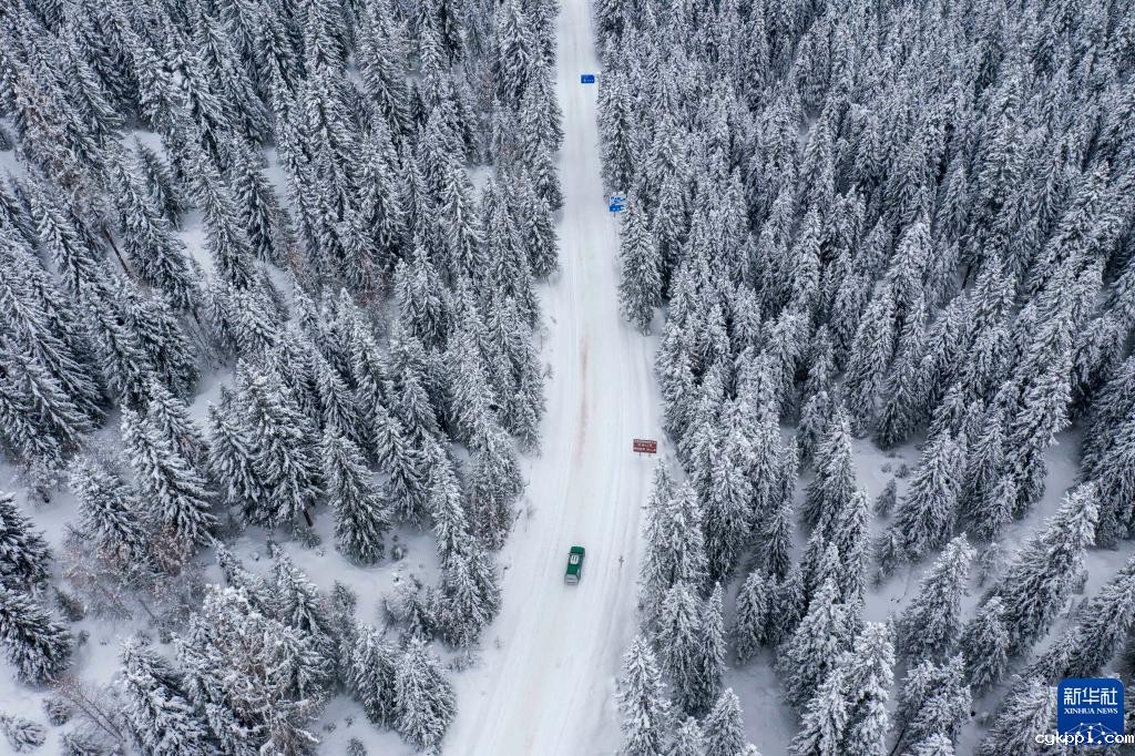 新华全媒+丨新疆四季:冬——“冰火”二重奏