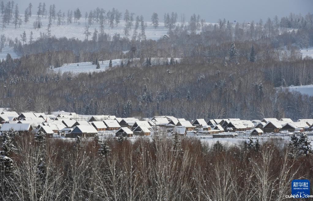 新华全媒+丨新疆四季:冬——“冰火”二重奏