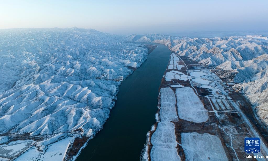 碧水中流长峡美