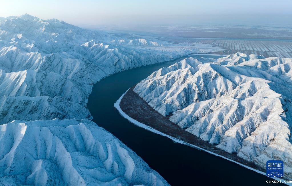 碧水中流长峡美