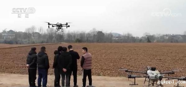 你好，新农人 | 飞手掌控无人机 科技催生“新农人”