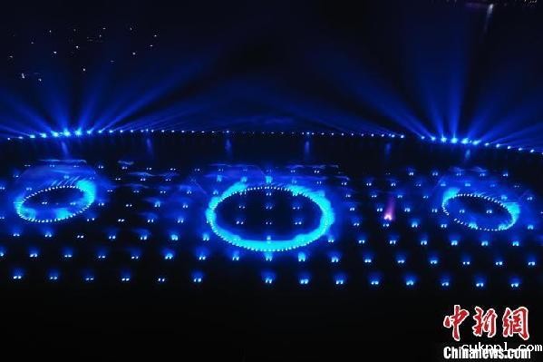 航拍南昌九龙湖公园光影水秀音乐喷泉表演