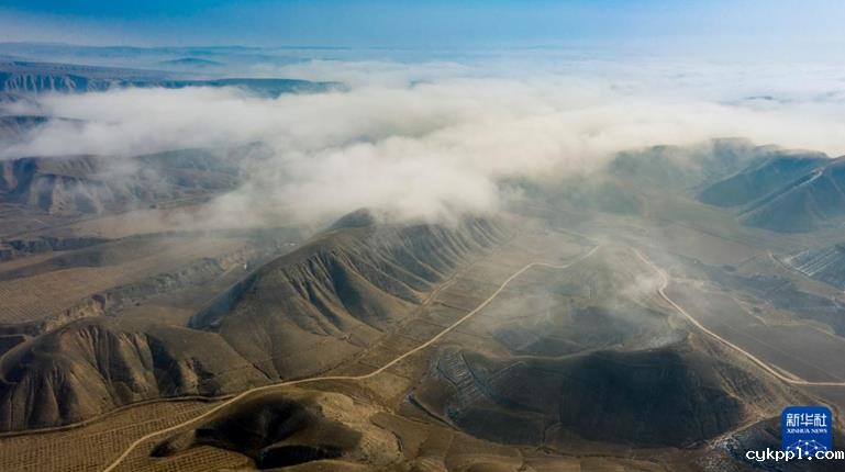 云海翻腾美如“仙境” 云海翻腾美如“仙境”