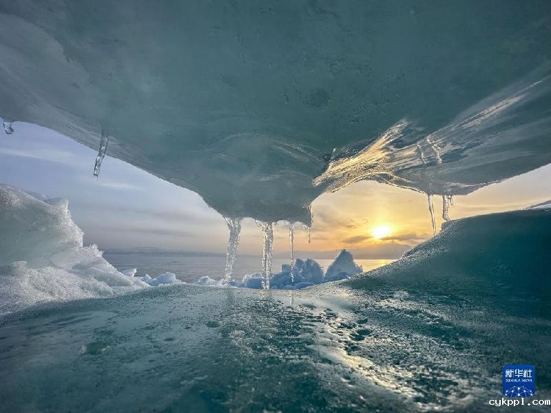 国道之行 从雪山奔向大海丨在赛里木湖邂逅蓝色“眼泪”