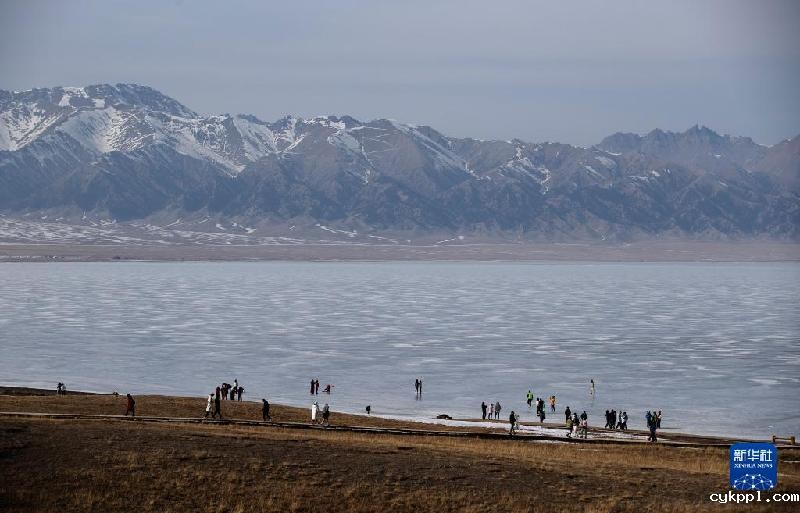 国道之行 从雪山奔向大海丨在赛里木湖邂逅蓝色“眼泪”