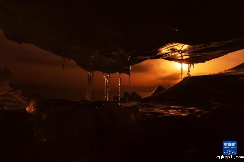 国道之行 从雪山奔向大海丨在赛里木湖邂逅蓝色“眼泪”