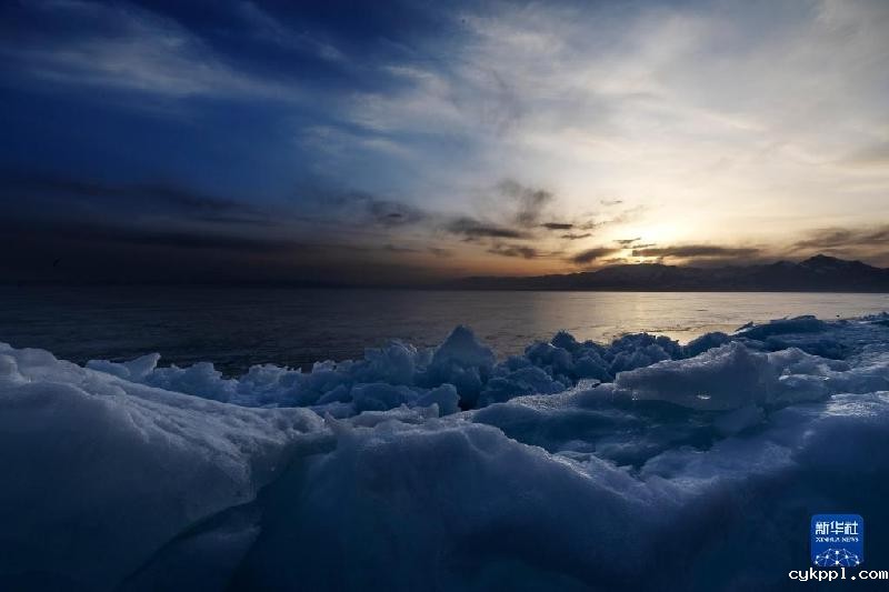 国道之行 从雪山奔向大海丨在赛里木湖邂逅蓝色“眼泪”