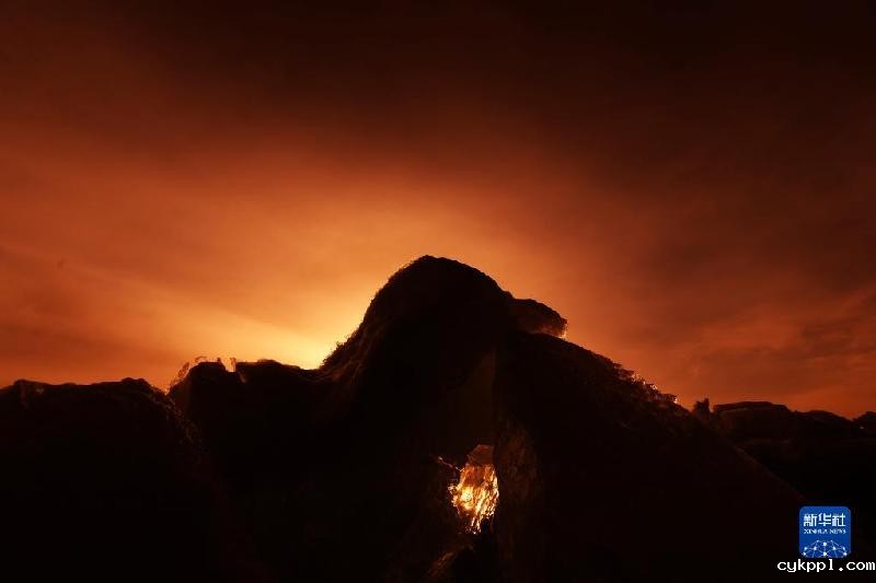 国道之行 从雪山奔向大海丨在赛里木湖邂逅蓝色“眼泪”