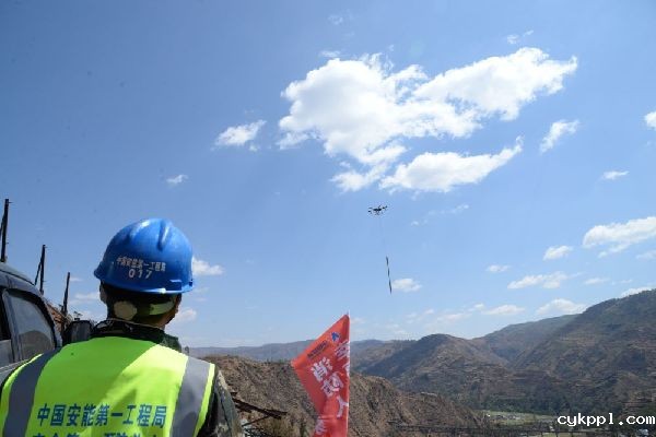 无人机助力云南光伏项目建设
