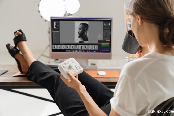 数字创作控制器 Tourbox 推出全新一代适配软件,变革影像生产流程 数字创作控制器 Tourbox 推出全新一代适配软件,变革影像生产流程