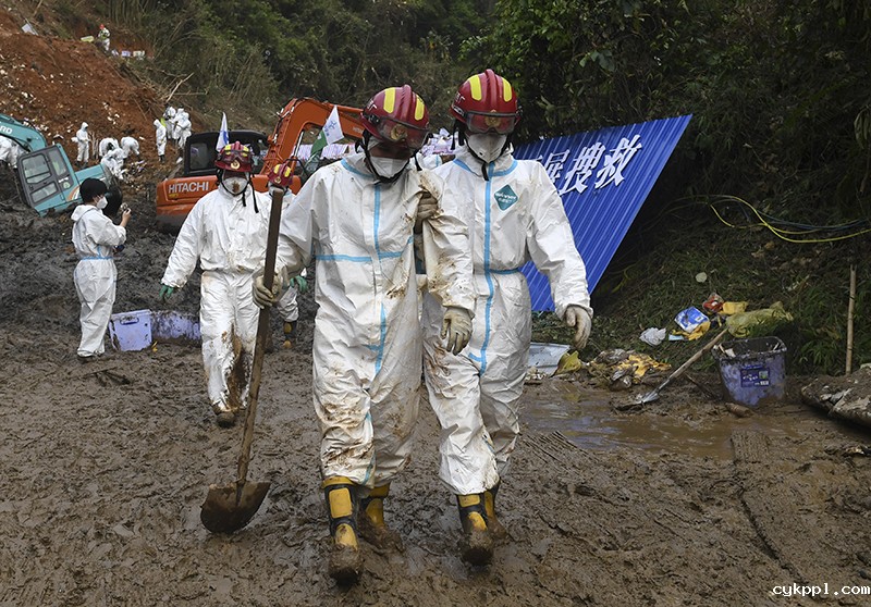 永不放弃——藤县空难搜救工作