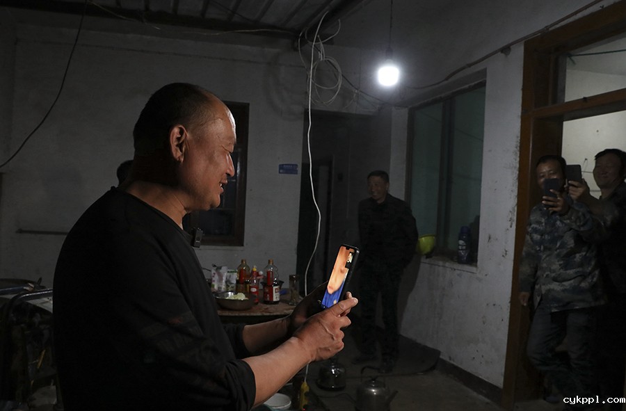 废弃矿宕“植绿人”