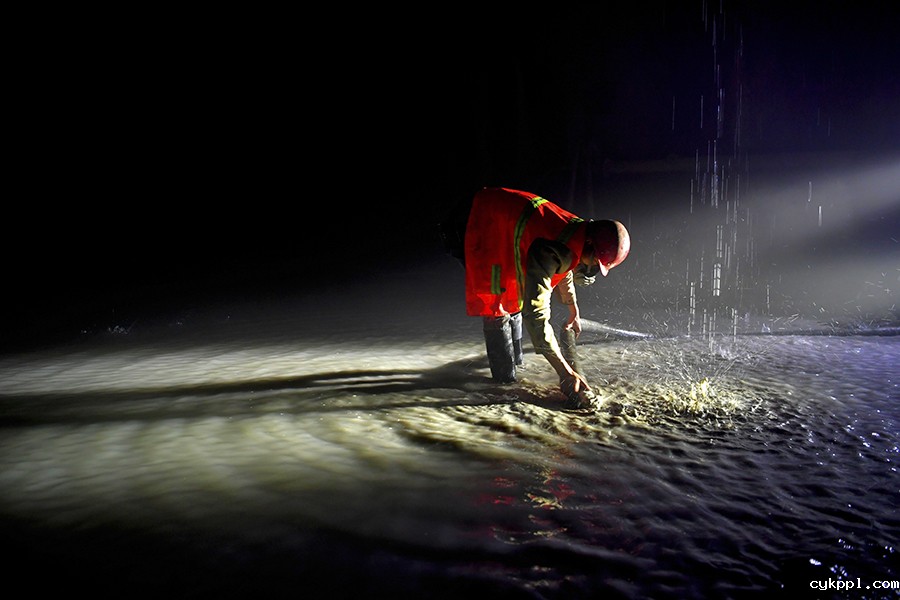 “天路”越武陵