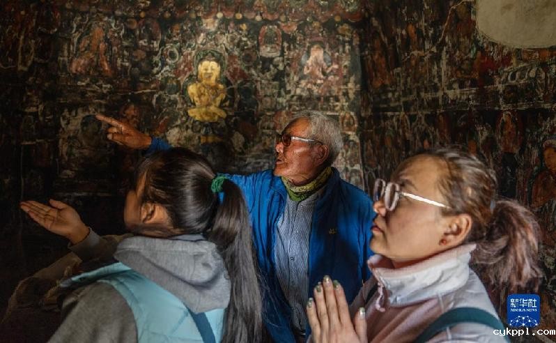 国道之行 从雪山奔向大海丨75岁国宝守护者