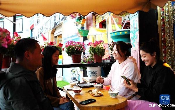 新华全媒+丨拉萨：漫步日光城